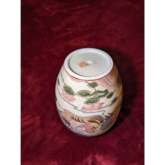 Famille Rose Hand painted Dynasty signed pottery. In excellent condition - Picture 8 of 13